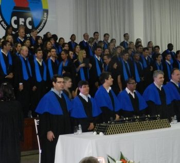 24/02 - FORMANDOS DA FATEP RECEBERAM DIPLOMAS EM SESSÃO SOLENE - FOTO 5