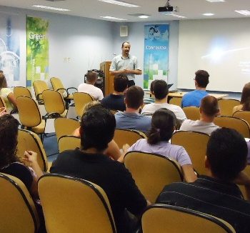 06/03/2014 - ALUNOS DE ENGENHARIA DE PRODUÇÃO VISITAM A DELPHI  - FOTO 2