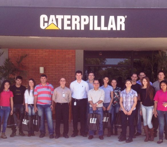 1º/11/2014 – Caterpillar recebe alunos da Fatep para visita técnica