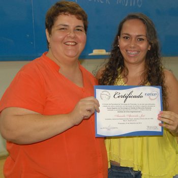 28-10-2015-ALUNOS DE RH RECEBEM CERTIFICADOS PARCIAIS  - FOTO 3