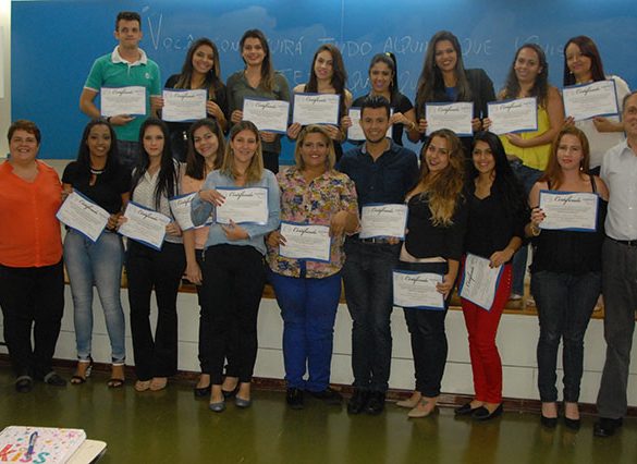 28-10-2015-Alunos de RH recebem certificados parciais