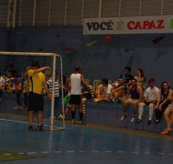 02/12/2014 - CAMPEONATO DE FUTSAL MARCA INÍCIO DAS CONFRATERNIZAÇÕES DA FATEP - FOTO 2