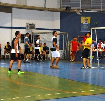 02/12/2014 - CAMPEONATO DE FUTSAL MARCA INÍCIO DAS CONFRATERNIZAÇÕES DA FATEP - FOTO 3