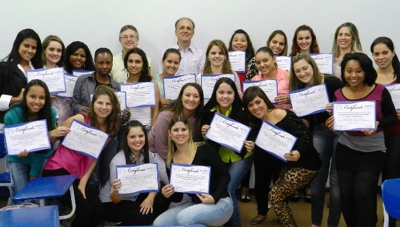 26/05/2014 – Alunas do curso superior de tecnologia em Gestão de Recursos Humanos recebem certificados parciais