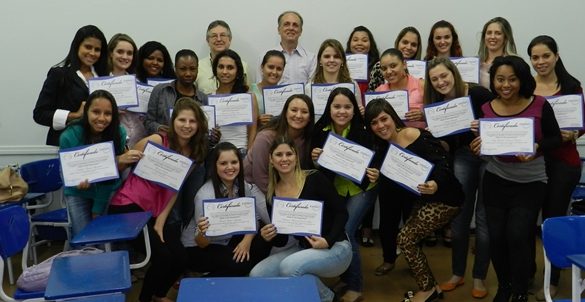 05/12/2014 – Alunos da Fatep apresentam trabalhos sobre inserção de ex-presidiários e portadores de Aids em empresas