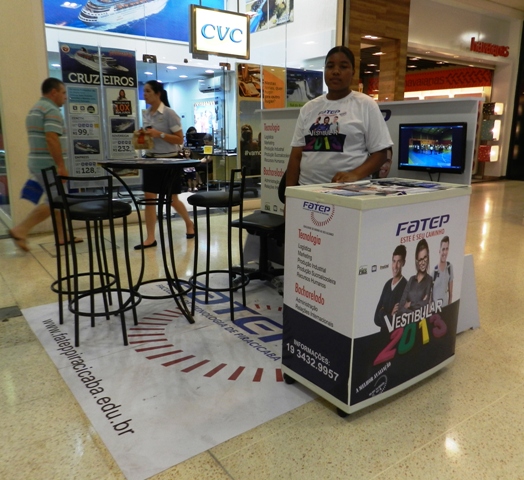 01/11 – Fatep divulga Vestibular 2013 em quiosque no Shopping Piracicaba