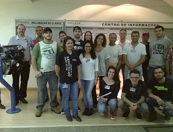 26/10/2015 – Alunos de Produção Industrial participam de visita técnica na Delphi