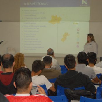 F1 - Palestra na Fatep sobre Painéis Monolíticos de Concreto, ministrada por Fabrícia Fernanda Benetti,