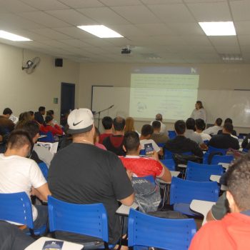 F2 - Palestra na Fatep sobre Painéis Monolíticos de Concreto, ministrada por Fabrícia Fernanda Benetti,