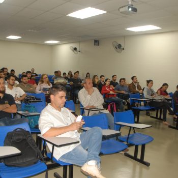 F3 - Palestra na Fatep sobre Painéis Monolíticos de Concreto, ministrada por Fabrícia Fernanda Benetti,