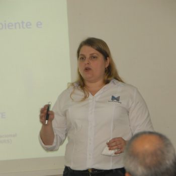 F5 - Palestra na Fatep sobre Painéis Monolíticos de Concreto, ministrada por Fabrícia Fernanda Benetti,