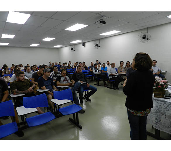 Formandos assinam Ata de Colação de Grau Oficial