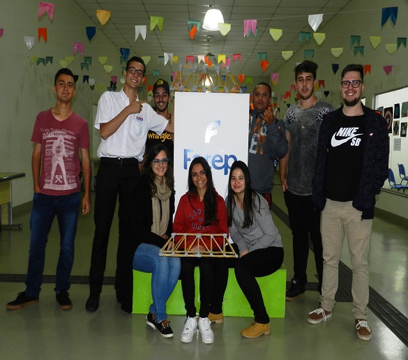 Engenharia Civil: Desafio Ponte de Macarrão desenvolve habilidade dos alunos